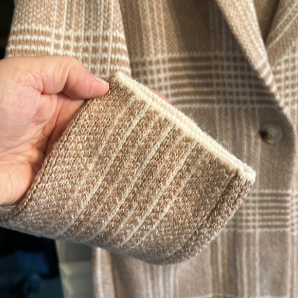 Carly Jean - size M long soft long sweater. NNT colors cream & soft sand - Picture 6 of 12